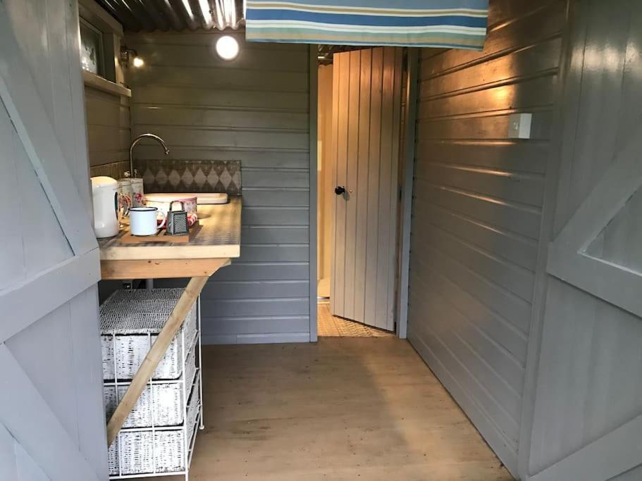 Apartment Woodpecker Shepherd Hut With Private Facilities Newmarket Cb8