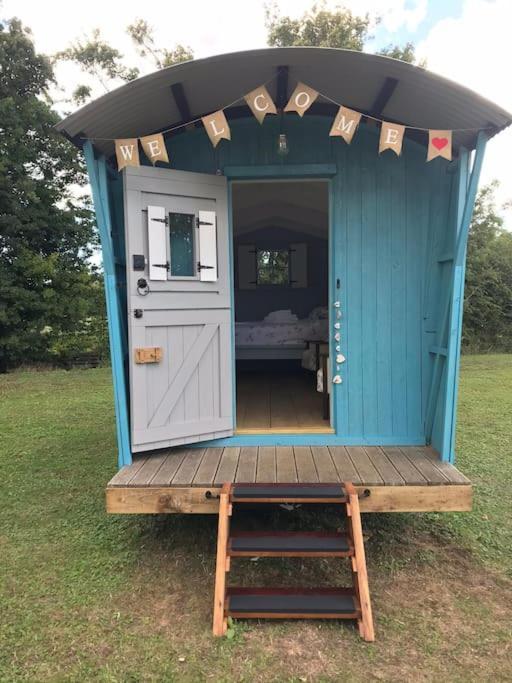 Woodpecker Shepherd Hut With Private Facilities Newmarket Cb8 *
