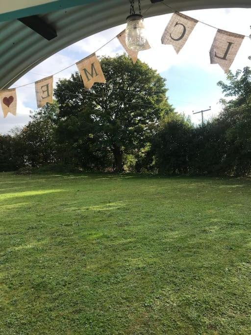 Woodpecker Shepherd Hut With Private Facilities Newmarket Cb8 * Cambridge (Cambridgeshire)