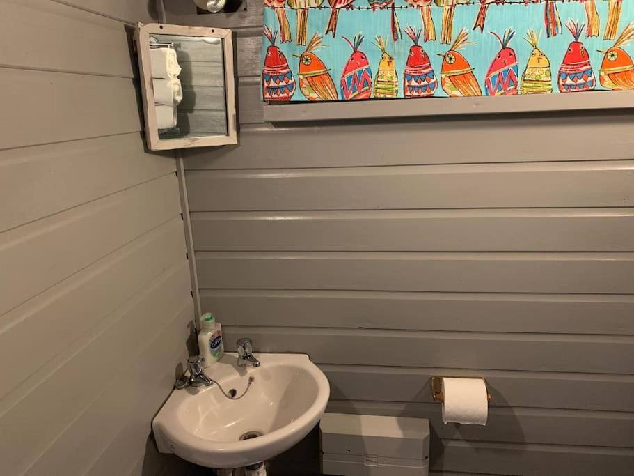 Apartment Woodpecker Shepherd Hut With Private Facilities Newmarket Cb8 *