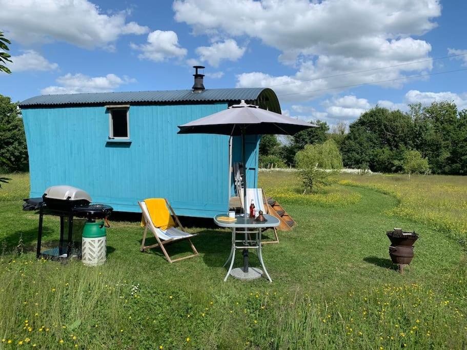 Woodpecker Shepherd Hut With Private Facilities Newmarket Cb8 Apartment Cambridge (Cambridgeshire)
