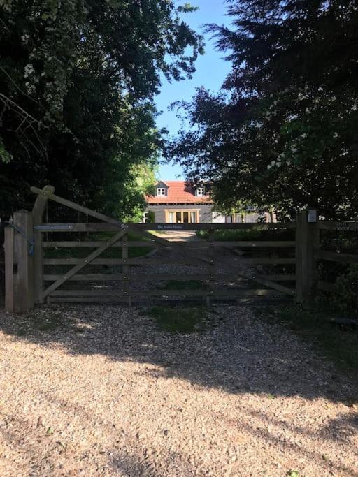 Woodpecker Shepherd Hut With Private Facilities Newmarket Cb8 * CBG