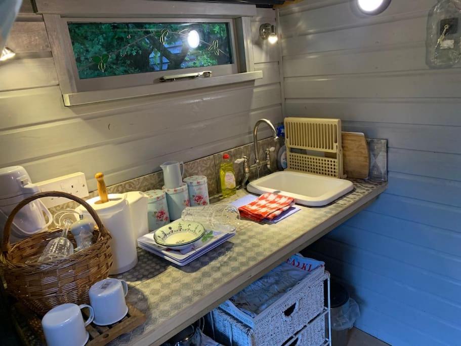 Apartment Woodpecker Shepherd Hut With Private Facilities Newmarket Cb8