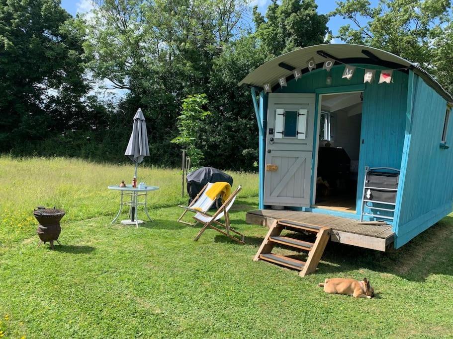 Woodpecker Shepherd Hut With Private Facilities Newmarket Cb8