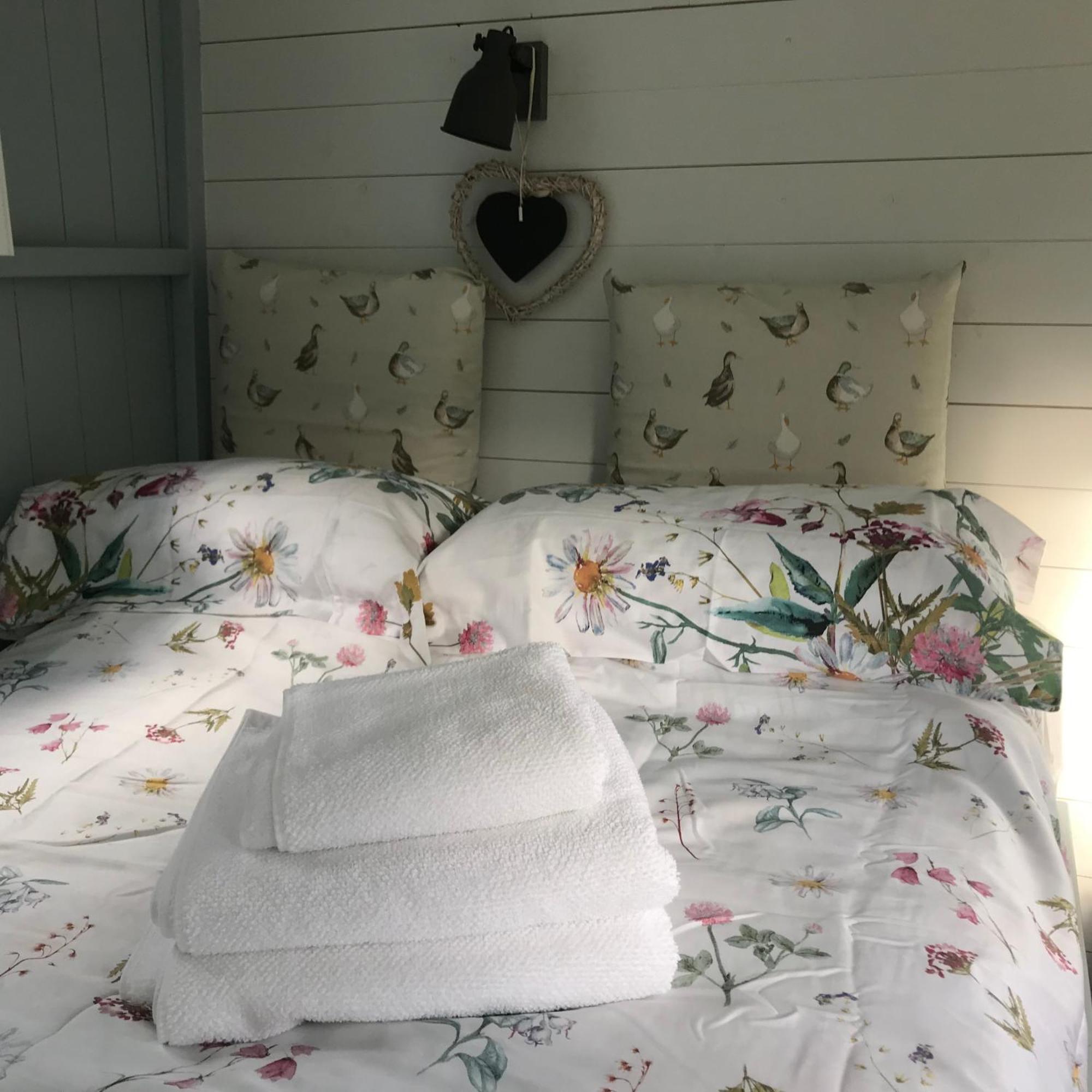 Apartment Woodpecker Shepherd Hut With Private Facilities Newmarket Cb8 Cambridge (Cambridgeshire)
